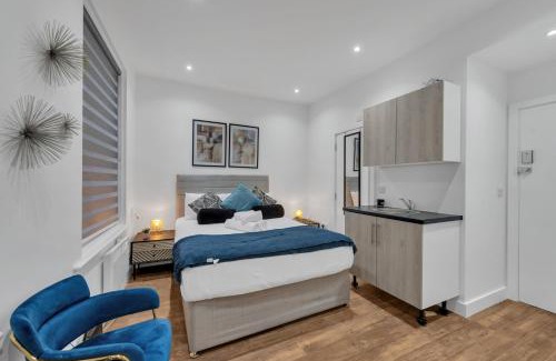 West Ealing Apartamento | Compact Living, Tiny Studio with Workspace