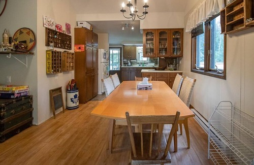 Sauble Beach Cabaña | Compass Cottage - Pool & 10 mins to Sauble Beach