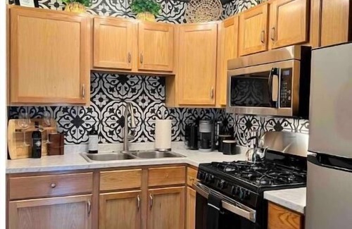 Sierra Village Casa | Compass EAST! A Boho Bungalow Fast Wi-Fi A/C