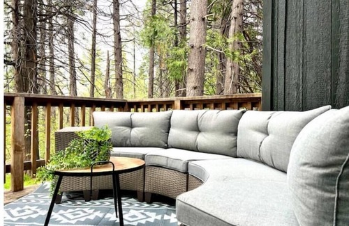 Sierra Village Casa | Compass EAST! A Boho Bungalow Fast Wi-Fi A/C