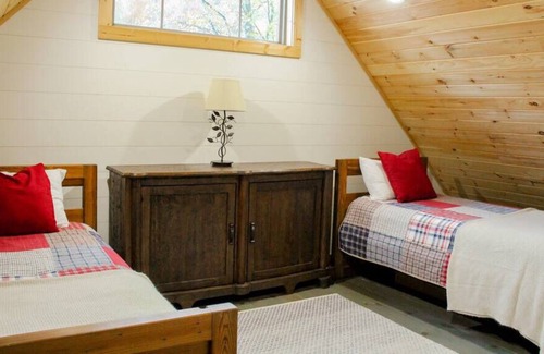 Tellico Plains Cabina | Brújula Lodge ubicado en el bosque
