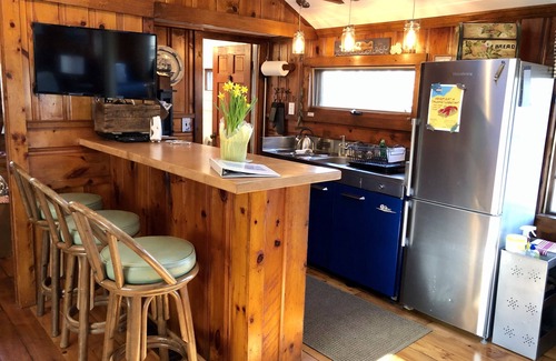 Dennis Cabaña | Compass Rose Cottage - Pasos para Flax Pond & Nature Trails