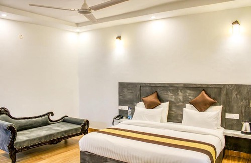 Bullawala Hotel | Compass rose