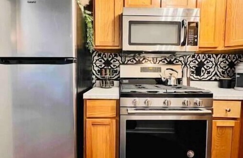 Sierra Village Casa | Compass WEST! A Boho Bungalow Fast Wi-Fi A/C