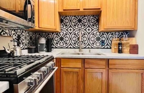 Sierra Village Casa | Compass WEST! A Boho Bungalow Fast Wi-Fi A/C