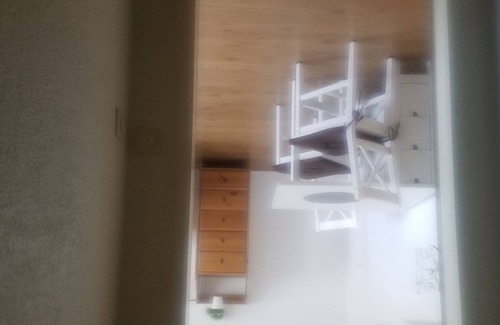 Volmerswerth Casa | Apartamento completo en Dusseldorf: 45m ² subterráneo cerca de A4