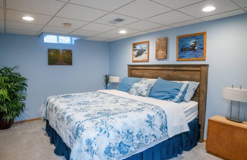 Tomahawk Casa | Complete serenity on this 5.5 acre modern waterfront property.
