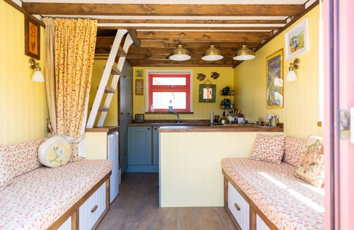 Hengistbury Head Chalet De Esquí | Completely re-built beach hut on Mudeford Spit.