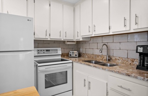 Disston Heights Casa | Completely Refinished Home Fresh 2 bedroom 5 miles from downtown and the beach