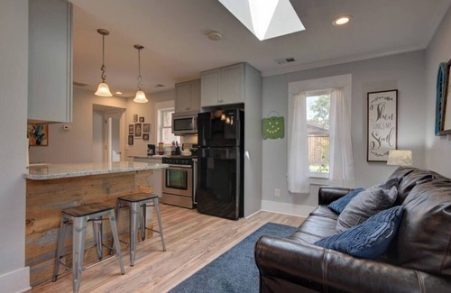 Palmer Lake Cabaña | Completely Remodeled Historical Cottage
