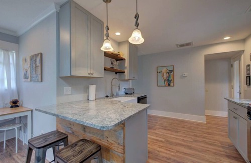 Palmer Lake Cabaña | Completely Remodeled Historical Cottage