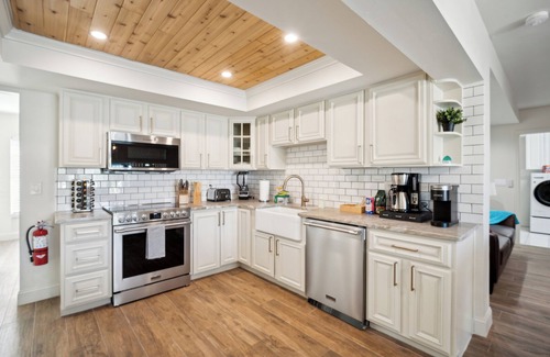 Bay Crest Park Casa | Completely Reno'd Luxury Canalfront Tampa Bay Home