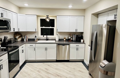 Columbia Casa | Completely Renovated 3 Bedroom 2.5 Bath House Centrally Located