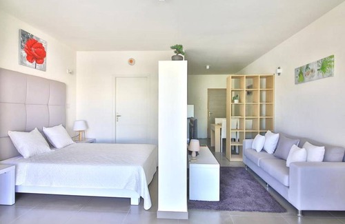 Rigaud Cabina | Completely renovated studio located between Ottawa and Montreal