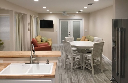 Hudson Beach Estates Casa | Completamente renovado, frente al canal, casa del golfo