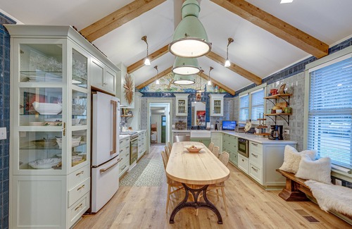 Franklin Cabaña | Completely Renovated Historical Cottage -- Walking distance to Downtown Franklin