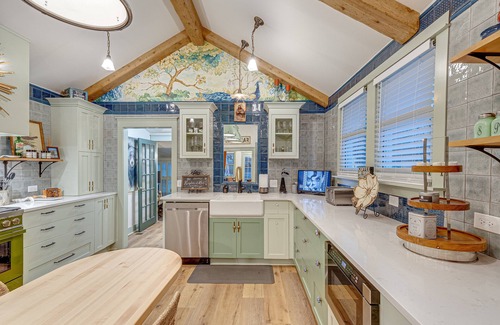 Franklin Cabaña | Completely Renovated Historical Cottage -- Walking distance to Downtown Franklin