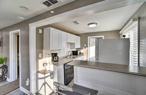 Farmington Hills Casa | Completely Renovated Escape ~ 1 Mile to Downtown!