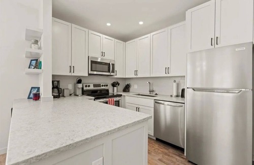 Stratton Mountain Condominio | Completely updated 2BD/2BR. Walk to Lift & Village. Heated Pool. Gorgeous Views.