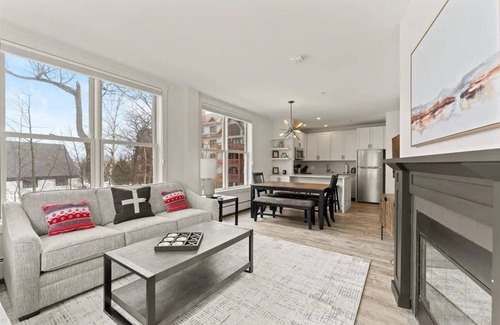 Stratton Mountain Condominio | Completely updated 2BD/2BR. Walk to Lift & Village. Heated Pool. Gorgeous Views.