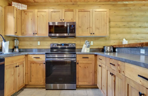 Boyne City Cabina | Completely updated Boyne Mountain Cabin Ski-in/out