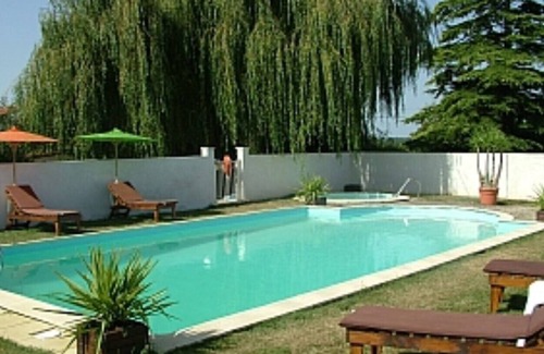 Saint-Juire-Champgillon Casa | Complejo de 3 casas rurales con piscina compartida y amplios jardines.