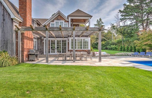 Sagaponack Casa | Complex located in Sagaponack, walking distance to Wolffer Estate with...