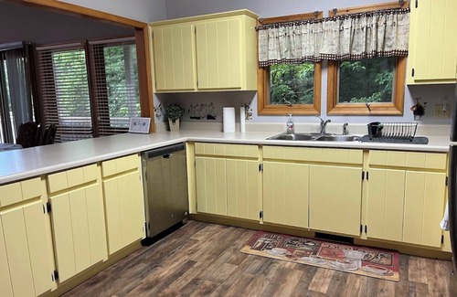 Sunset Casa | Complimentary boat slip! Affordable 3 Bed House-Pickleball! Close to Clemson!