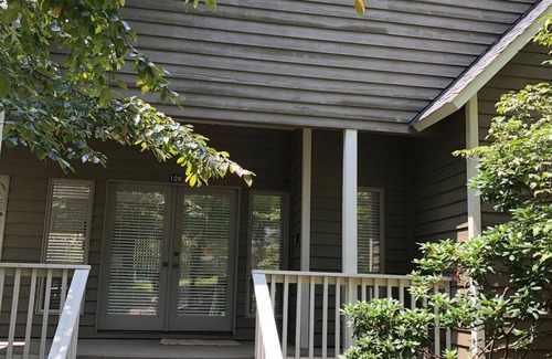 Sunset Casa | Complimentary boat slip! Affordable 3 Bed House-Pickleball! Close to Clemson!