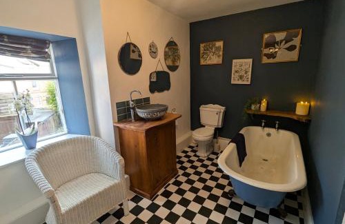 Llanfyllin Casa | Compton House, Llanfyllin