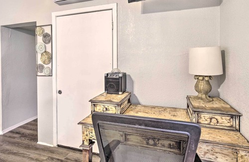 Compton Apartamento | Compton Studio w/ Sunny Patio: Near Airport!