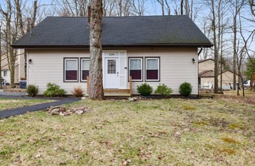 Tobyhanna Casa | Comtemporary, Confortable, Well Appointed Home.