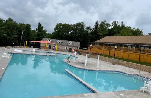 Tobyhanna Casa | Comtemporary, Confortable, Well Appointed Home.