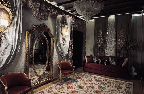 Bucharest City-Centre Hotel | Conacul Coroanei Luxury Boutique Hotel