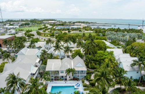 Truman Annex Casa | Conch Adventure by AvantStay Great Location w Patio Outdoor Dining and Shared Pool Week Long Stays