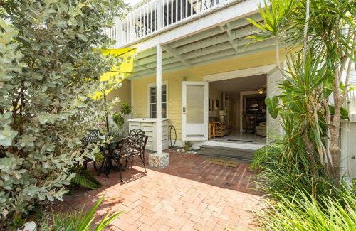 Truman Annex Casa | Conch Adventure by AvantStay Great Location w Patio Outdoor Dining and Shared Pool Week Long Stays