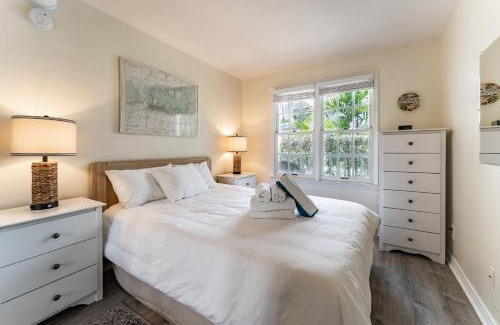 Truman Annex Casa | Conch Adventure by AvantStay Great Location w Patio Outdoor Dining and Shared Pool Week Long Stays