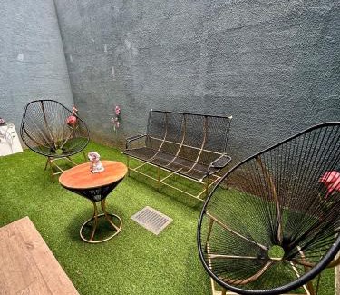 Santa Ana Apartamento | Conchita's, near Mall metrocentro, AC, SHW