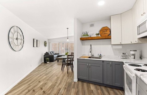 Orange Prairie Apartamento | Concord C8 · Slice of the Good Life: Concord C8