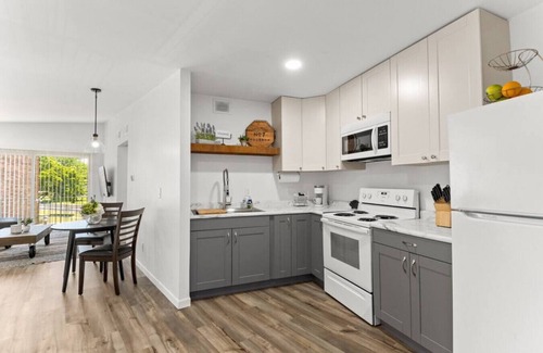Orange Prairie Apartamento | Concord C8 · Slice of the Good Life: Concord C8