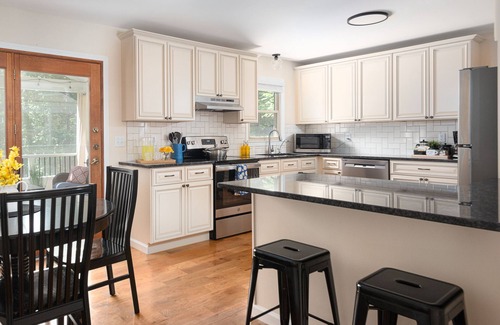 Concord Casa | Concord Haven - Screened Porch Private Getaway