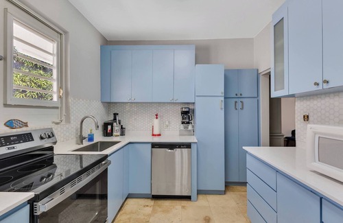 Santurce Chalet De Esquí | Condado Villa 4Bd 3Ba | Spa/Generator/Parking