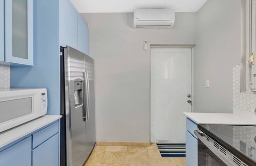 Santurce Chalet De Esquí | Condado Villa 4Bd 3Ba | Spa/Generator/Parking