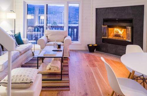 Mont-Tremblant Apartamento | Condo 2BDR Mezzanine with Lake and Mountain View 469