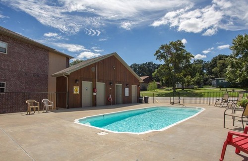 Hollister Condominio | Condo A-7 3 Bedroom Condo by Redawning