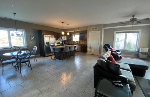 Geneva-on-the-Lake Condominio | Condo at Lake Erie Vista, Unit 201 - Private Beach, Balcony, Pool