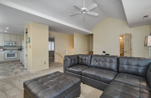 Northeast Virginia Beach Condominio | Condo by beach and state park