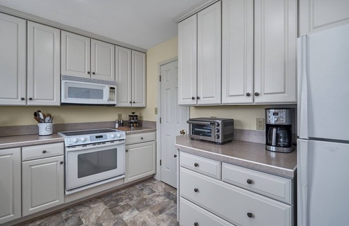 Northeast Virginia Beach Condominio | Condo by beach and state park
