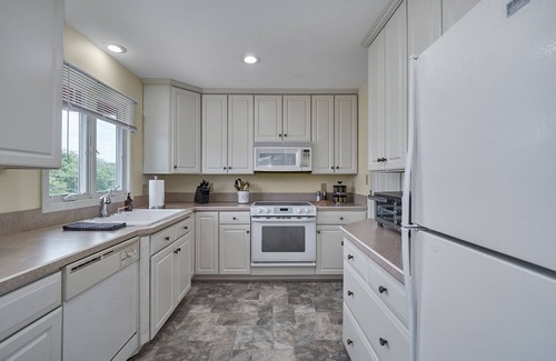 Northeast Virginia Beach Condominio | Condo by beach and state park