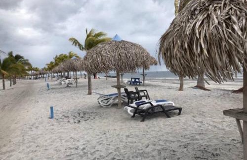 Playa Blanca Apartamento | Condo by beautiful Lagoon